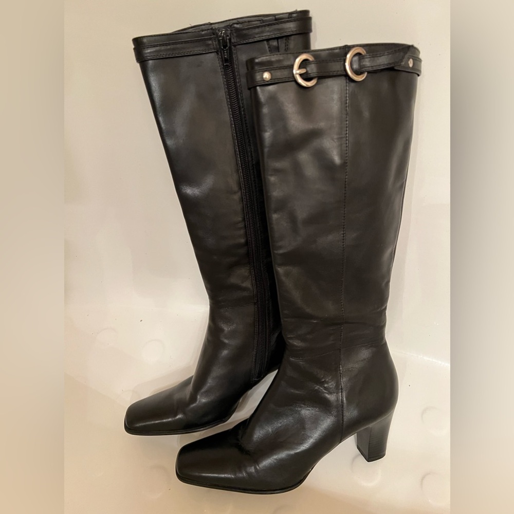 Black leather boots. EUC